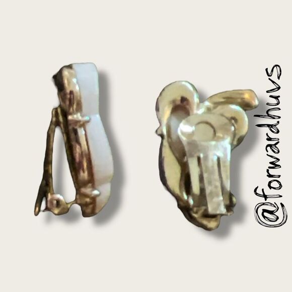 Vintage White Clip-On Earrings – Leaf Motif - Picture 5 of 6